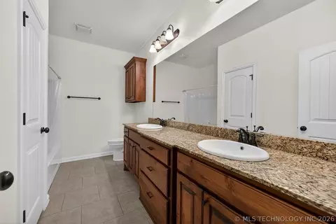Bath - 1902 E 370 Rd, Talala, OK 74080 photo 5 of 7