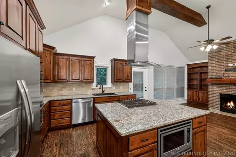 Kitchen - 1902 E 370 Rd, Talala, OK 74080 photo 5 of 5