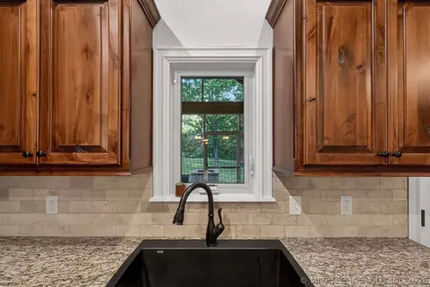 Kitchen - 1902 E 370 Rd, Talala, OK 74080 photo 4 of 5