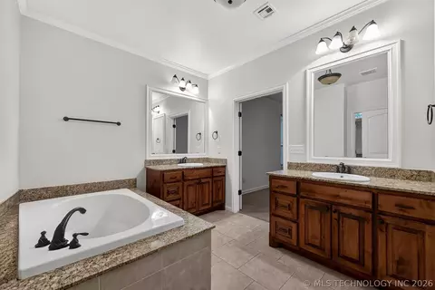 Bath - 1902 E 370 Rd, Talala, OK 74080 photo 3 of 7