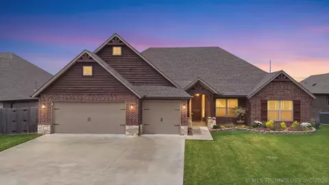 23007 E 104th St, Broken Arrow, OK 74014