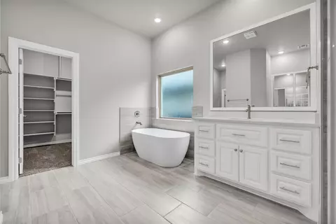 Bath - 2913 E Northampton St, Broken Arrow, OK 74014 photo 3 of 5