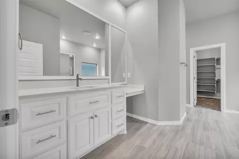 Bath - 2913 E Northampton St, Broken Arrow, OK 74014 photo 2 of 5
