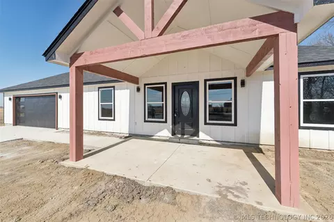 Exterior - 239 E 500 Rd, Pryor, OK 74361 photo 3 of 5