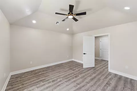 Bedroom - 239 E 500 Rd, Pryor, OK 74361 photo 4 of 5