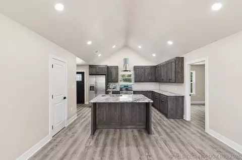 Entry Way - 239 E 500 Rd, Pryor, OK 74361 photo 1 of 3