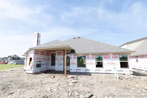 Exterior - 2905 E Northampton St, Broken Arrow, OK 74014 photo 3 of 4