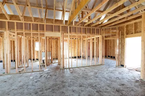 Entry Way - 2905 E Northampton St, Broken Arrow, OK 74014 photo 1 of 2