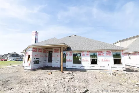 Exterior - 2905 E Northampton St, Broken Arrow, OK 74014 photo 3 of 4