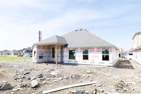 Exterior - 2905 E Northampton St, Broken Arrow, OK 74014 photo 2 of 4