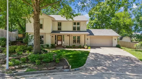 1625 Cherokee Hills Dr, Bartlesville, OK 74006