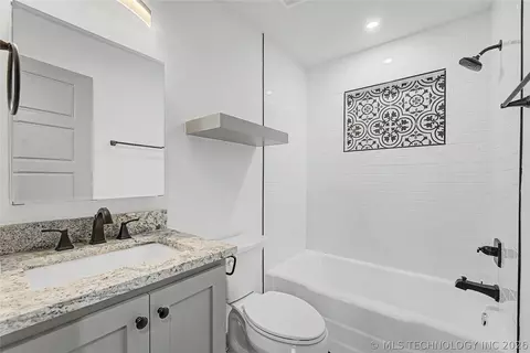 Bath - 4065 E 25th St, Tulsa, OK 74114 photo 4 of 4