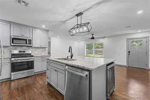 Kitchen - 4065 E 25th St, Tulsa, OK 74114 photo 2 of 4