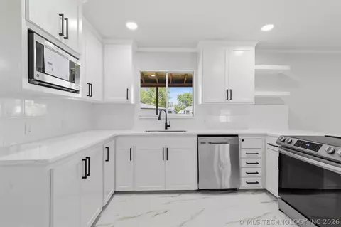 Kitchen - 10185 E 22nd Pl, Tulsa, OK 74129 photo 5 of 5