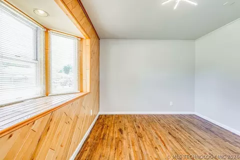 Living - 10185 E 22nd Pl, Tulsa, OK 74129 photo 4 of 5