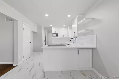 Kitchen - 10185 E 22nd Pl, Tulsa, OK 74129 photo 3 of 5