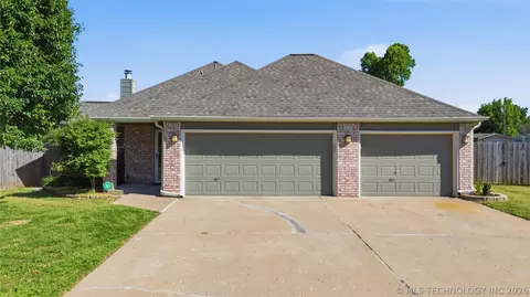 302 W 37th Pl, Sand Springs, OK 74063