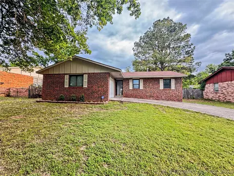 313 Dogwood Dr, Tahlequah, OK 74464