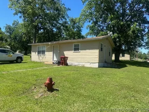 702 W Duke St, Hugo, OK 74743