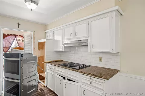 Kitchen - 3928 E 60th Pl, Tulsa, OK 74135 photo 6 of 6