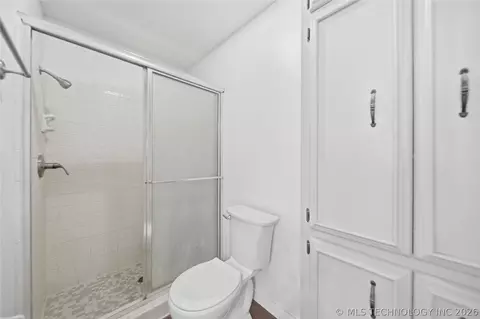 Bath - 3928 E 60th Pl, Tulsa, OK 74135 photo 2 of 12