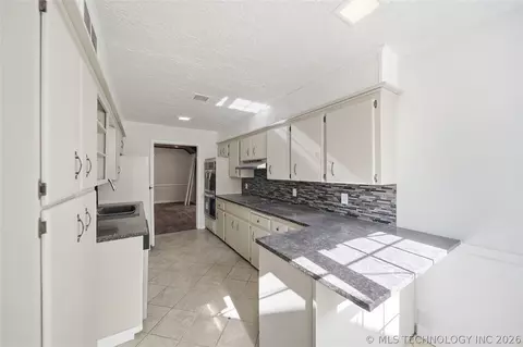 Kitchen - 3928 E 60th Pl, Tulsa, OK 74135 photo 1 of 6