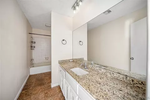 Bath - 3928 E 60th Pl, Tulsa, OK 74135 photo 7 of 12