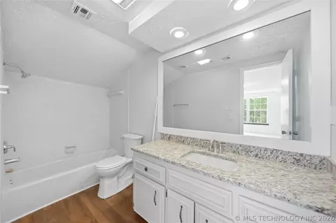 Bath - 3928 E 60th Pl, Tulsa, OK 74135 photo 6 of 12