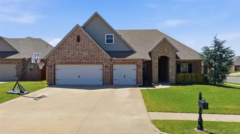 13502 S Oak Ct, Glenpool, OK 74033