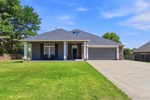 2702 Highwood Dr, Claremore, OK 74017