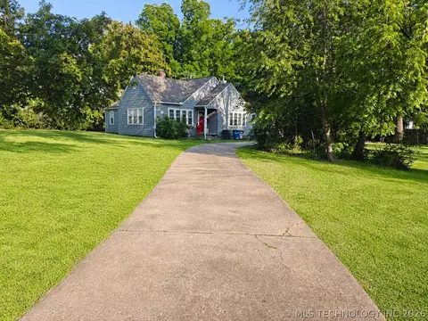 2776 E 49th St, Tulsa, OK 74105