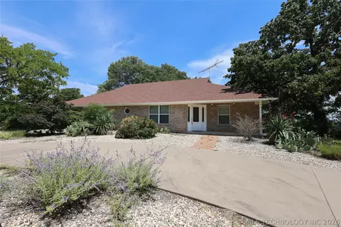 1740 Bird St, Sulphur, OK 73086
