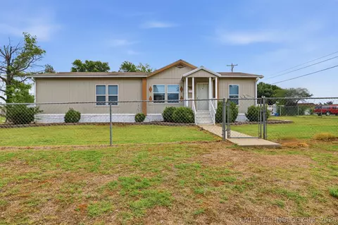 422 S Grand Ave, Drumright, OK 74030