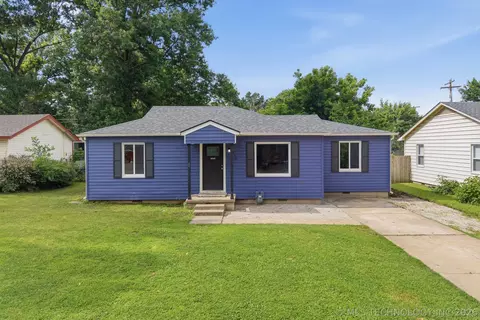213 E 12th Pl, Claremore, OK 74017