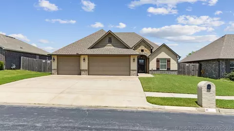 1108 Colhurst Ln, Claremore, OK 74019
