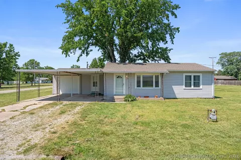 304 E 8th St, Coffeyville, KS 67337