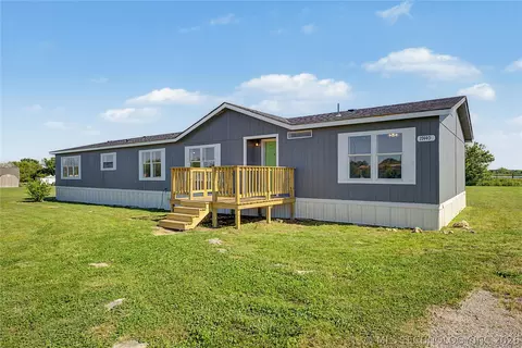 17440 E Meadow Ln, Claremore, OK 74017