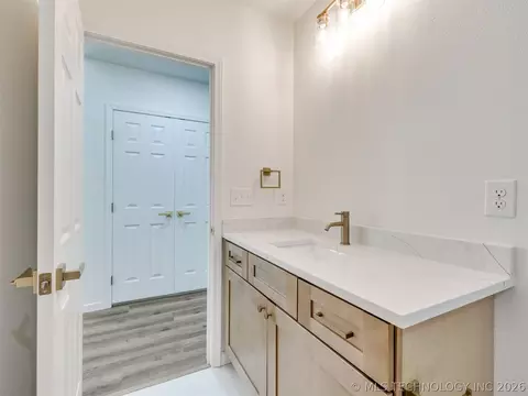 Bath - 2107 E Haskell St, Tulsa, OK 74110 photo 3 of 4