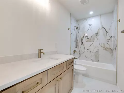 Bath - 2107 E Haskell St, Tulsa, OK 74110 photo 2 of 4