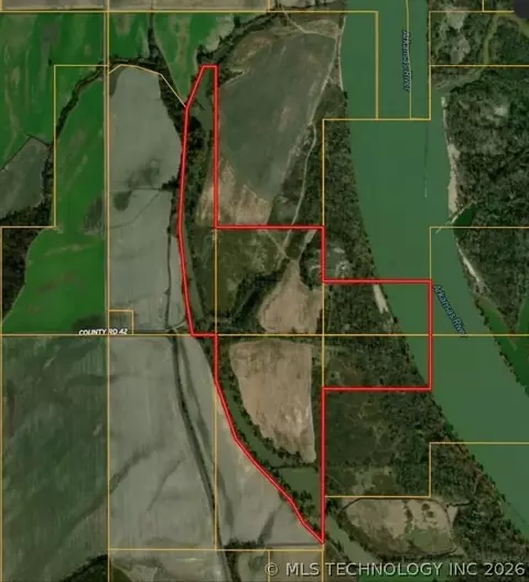 42 County Rd, Spiro, OK 74959