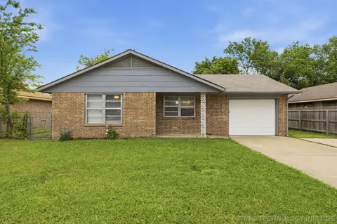 525 Chief Stand Waite Ln, Catoosa, OK 74015