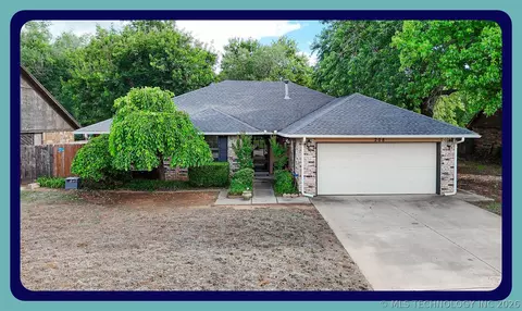 208 SE 30th St, Moore, OK 73160