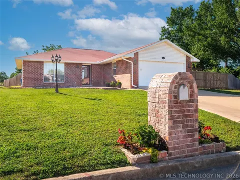 1945 Green Meadows Dr, Mcalester, OK 74501