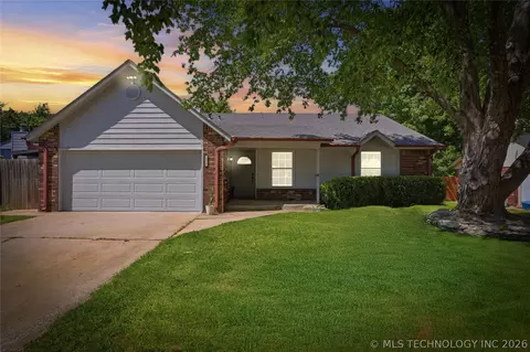 1318 W Hot Springs St, Broken Arrow, OK 74011