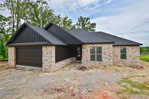 685 Woodlands Dr, Tahlequah, OK 74464