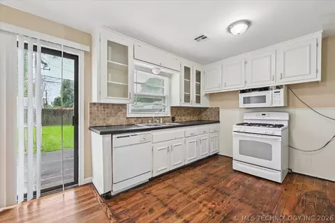 Kitchen - 112 E 54th St, Tulsa, OK 74105 photo 2 of 4