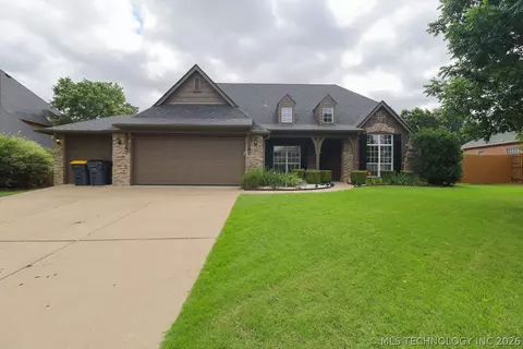 11705 S Willow Pl, Jenks, OK 74037
