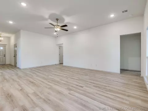 Living - 3205 E 147th Pl S, Bixby, OK 74008 photo 4 of 5
