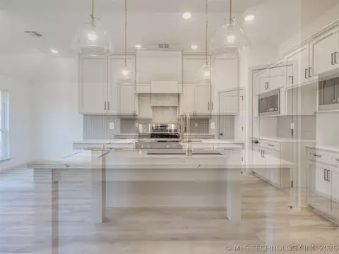Kitchen - 3205 E 147th Pl S, Bixby, OK 74008 photo 9 of 10