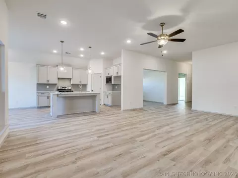 Living - 3205 E 147th Pl S, Bixby, OK 74008 photo 3 of 5
